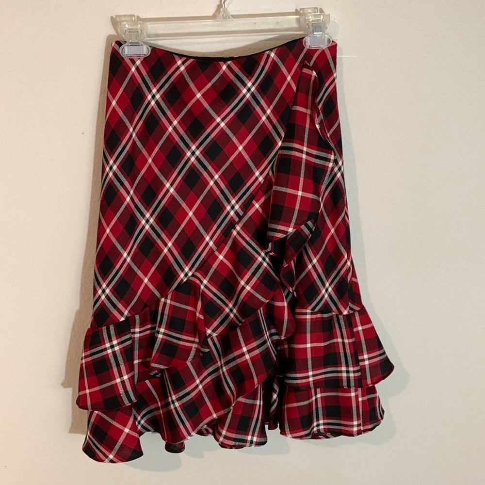 Lauren Ralph Lauren skirt. P/large. Flare side and bottom. New without tag